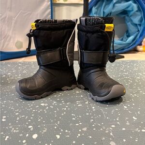 KEEN Black and Gray Snow Boots
